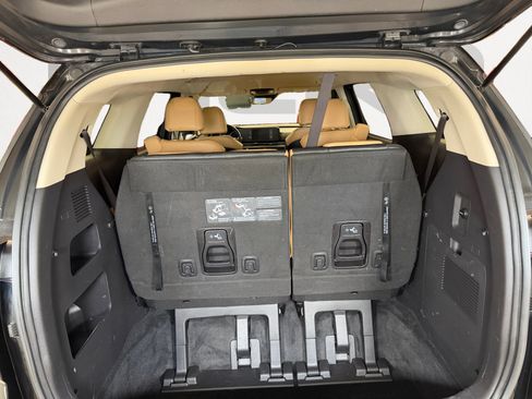 Used 2023 Kia Carnival LX FWD image 13