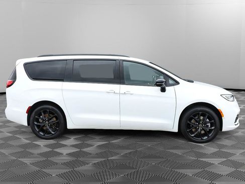 New 2026 Chrysler Pacifica Select w/ S Appearance Package AWD/4WD image 8