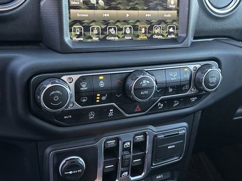 Used 2018 Jeep Wrangler Unlimited Sahara image 33