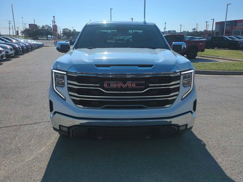 Used 2024 GMC Sierra 1500 SLT image 3