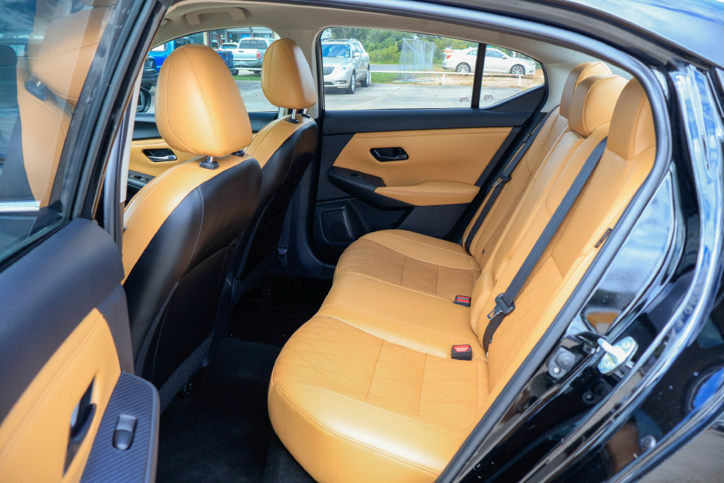 Used 2024 Nissan Sentra SV w/ SV Premium Package FWD image 9