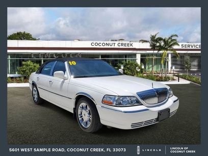 Used 2010 Lincoln Town Car Signature Limited
