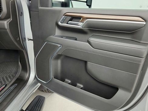 Used 2024 Chevrolet Silverado 2500 LT w/ Z71 Off-Road Package image 26