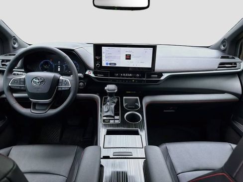 Used 2026 Toyota Sienna XSE FWD image 16