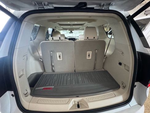 Used 2023 GMC Acadia Denali w/ Denali Technology Package image 9