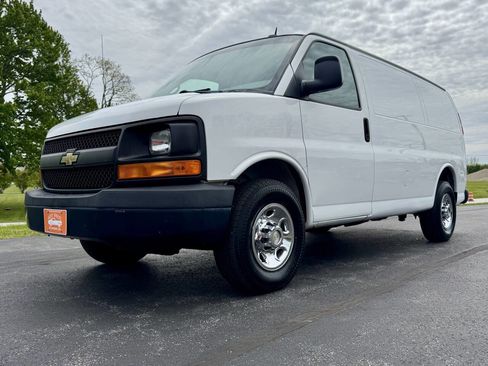Used 2014 Chevrolet Express 2500 RWD image 2