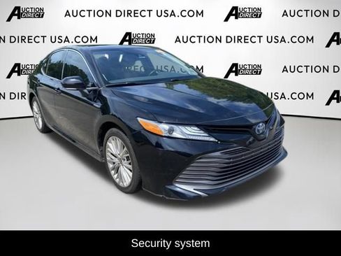 Used 2020 Toyota Camry XLE w/ Sunroof Package FWD image 3