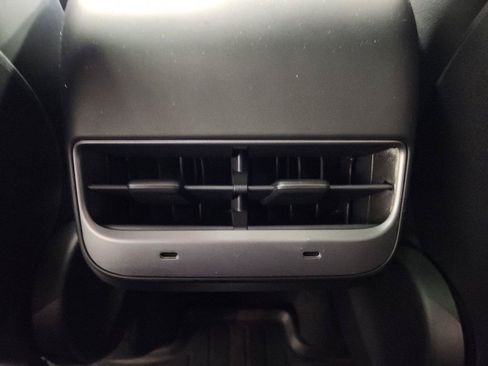Used 2024 Tesla Model Y Long Range AWD/4WD image 21