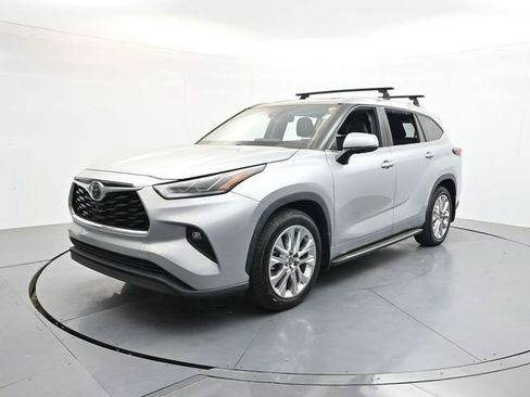Used 2021 Toyota Highlander Limited AWD/4WD image 3