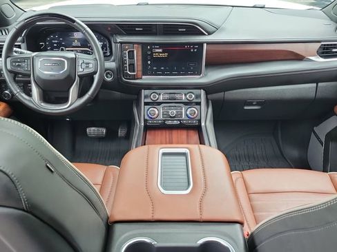 Used 2023 GMC Yukon XL Denali Ultimate AWD/4WD image 5