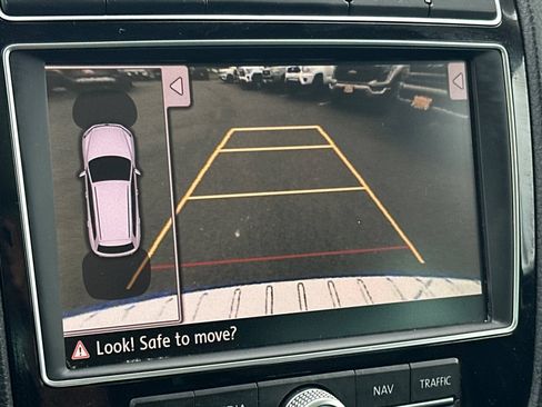 Used 2015 Volkswagen Touareg VR6 AWD/4WD image 20