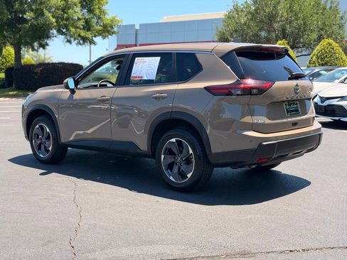 Used 2025 Nissan Rogue SV FWD image 11