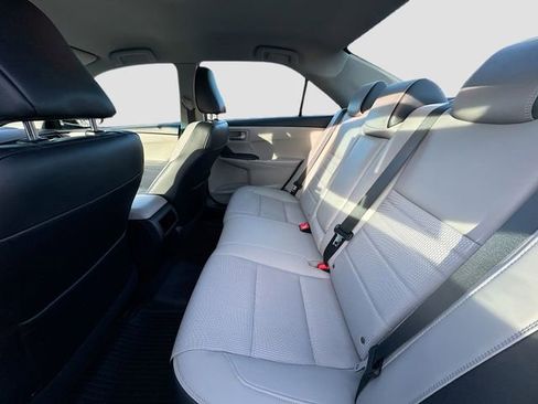 Used 2016 Toyota Camry SE image 23