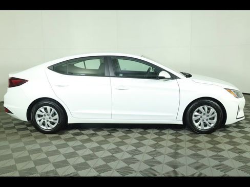 Used 2020 Hyundai Elantra SE w/ Cargo Package (C1) image 12