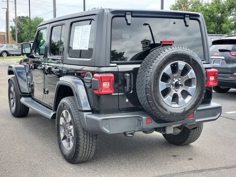 Used 2018 Jeep Wrangler Unlimited Sahara AWD/4WD image 3