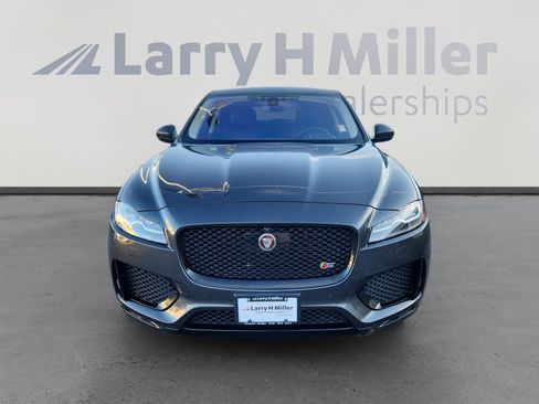 Used 2017 Jaguar F-PACE S image 9