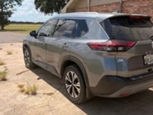 Used 2021 Nissan Rogue SV w/ Premium Package FWD image 2