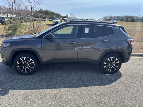 Used 2022 Jeep Compass Limited image 7