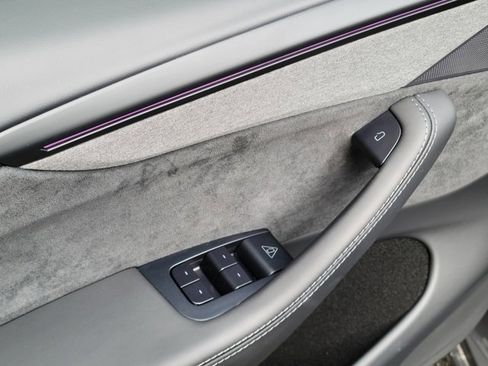 Used 2026 Tesla Model Y Long Range image 27