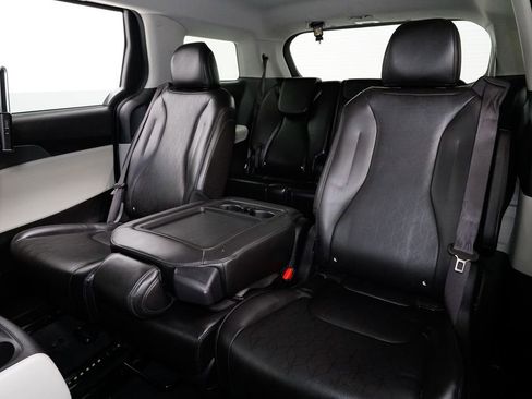 Certified 2022 Kia Carnival LX image 20