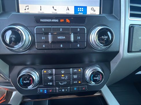 Used 2019 Ford F150 Lariat w/ Equipment Group 502A Luxury AWD/4WD image 17