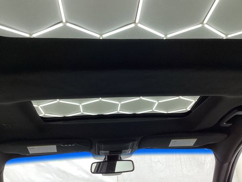 Used 2015 Lincoln MKS AWD w/ Equipment Group 201A image 26