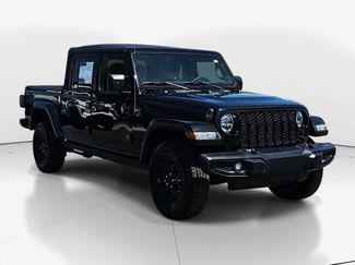 Used 2022 Jeep Gladiator Sport AWD/4WD video 3
