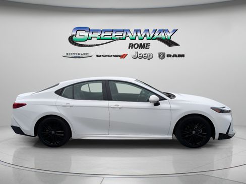 Used 2025 Toyota Camry SE FWD image 8