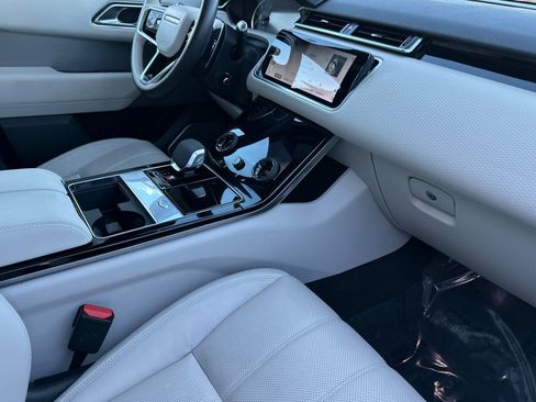 Used 2022 Land Rover Range Rover Velar R-Dynamic S image 16