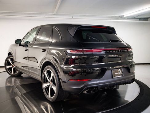 Certified 2026 Porsche Cayenne AWD/4WD image 3