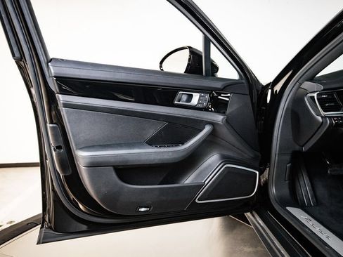 Certified 2023 Porsche Panamera image 23