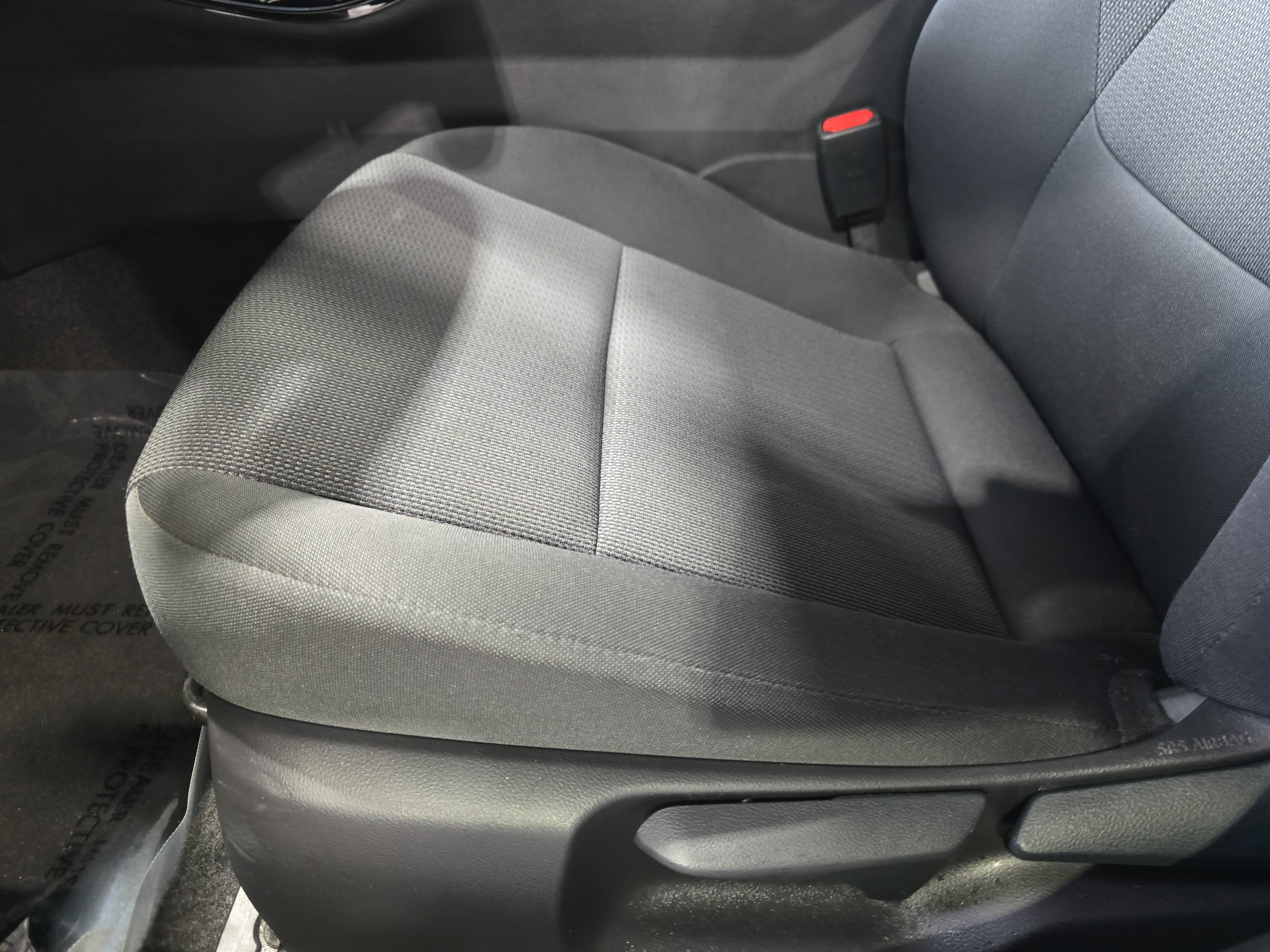 Used 2025 Toyota Prius LE FWD image 28