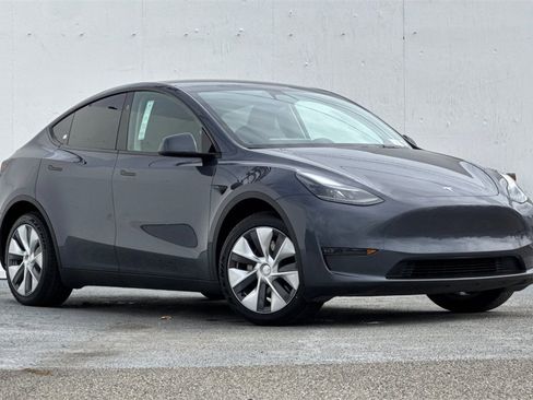 Used 2023 Tesla Model Y Long Range image 2