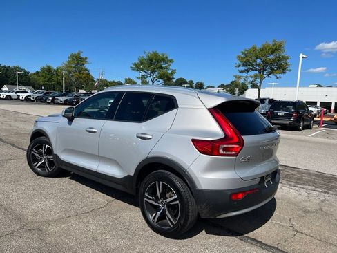 Used 2023 Volvo XC40 B5 Core AWD/4WD image 3