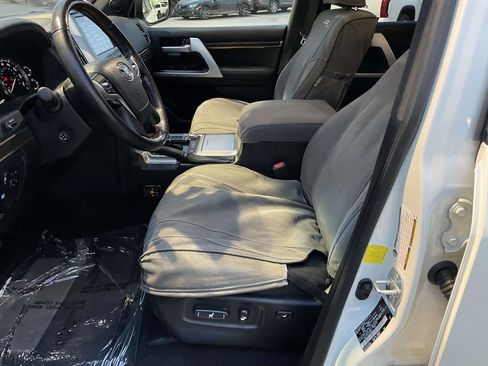 Used 2020 Toyota Land Cruiser Heritage Edition image 28