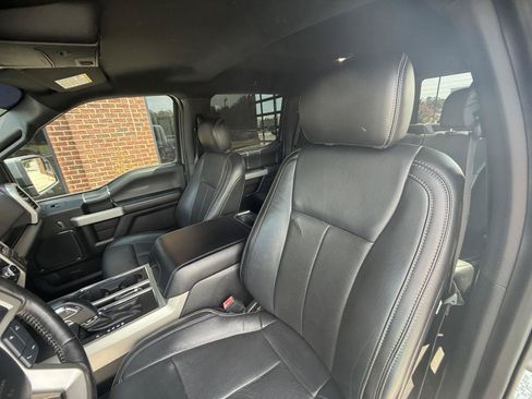 Used 2019 Ford F150 Lariat RWD image 4