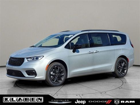 New 2026 Chrysler Pacifica Select w/ S Appearance Package image 1
