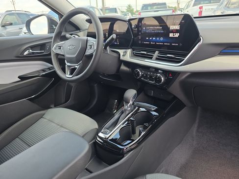 New 2026 Chevrolet Trax LT w/ Midnight Edition FWD image 16
