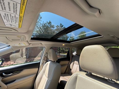 Used 2017 Nissan Rogue SL w/ SL Premium Package AWD/4WD image 9