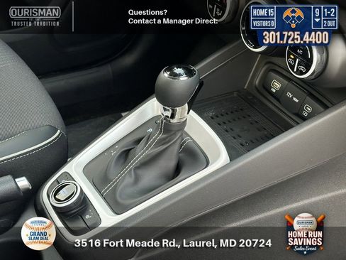 Used 2025 Hyundai Venue Limited FWD image 8