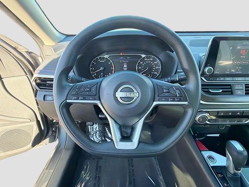 Used 2024 Nissan Altima 2.5 SV image 36