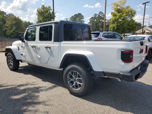 New 2025 Jeep Gladiator Sport image 4