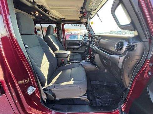 Used 2022 Jeep Gladiator Sport image 9