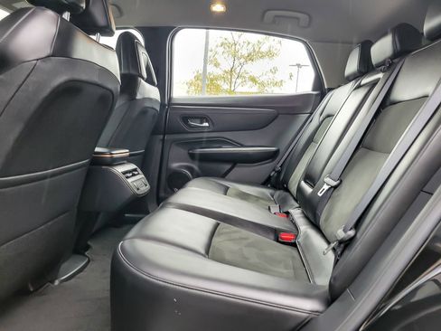 Used 2023 Nissan Ariya AWD image 9