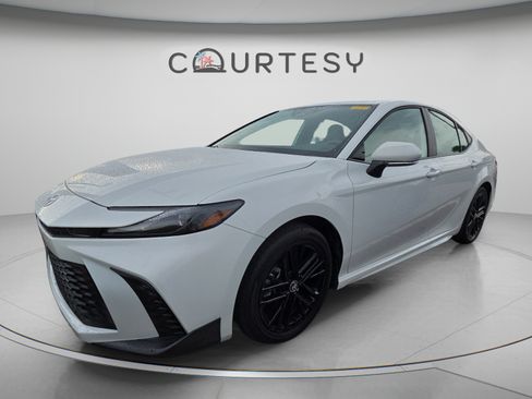 Certified 2026 Toyota Camry SE FWD image 1