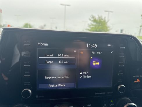 Used 2021 Toyota Highlander LE FWD image 18