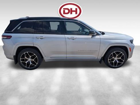 Used 2022 Jeep Grand Cherokee Summit AWD/4WD image 5