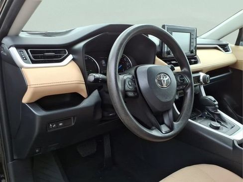 Used 2022 Toyota RAV4 XLE AWD/4WD image 13
