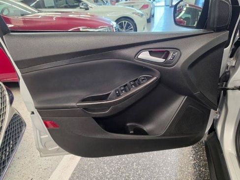 Used 2017 Ford Focus SEL FWD image 32