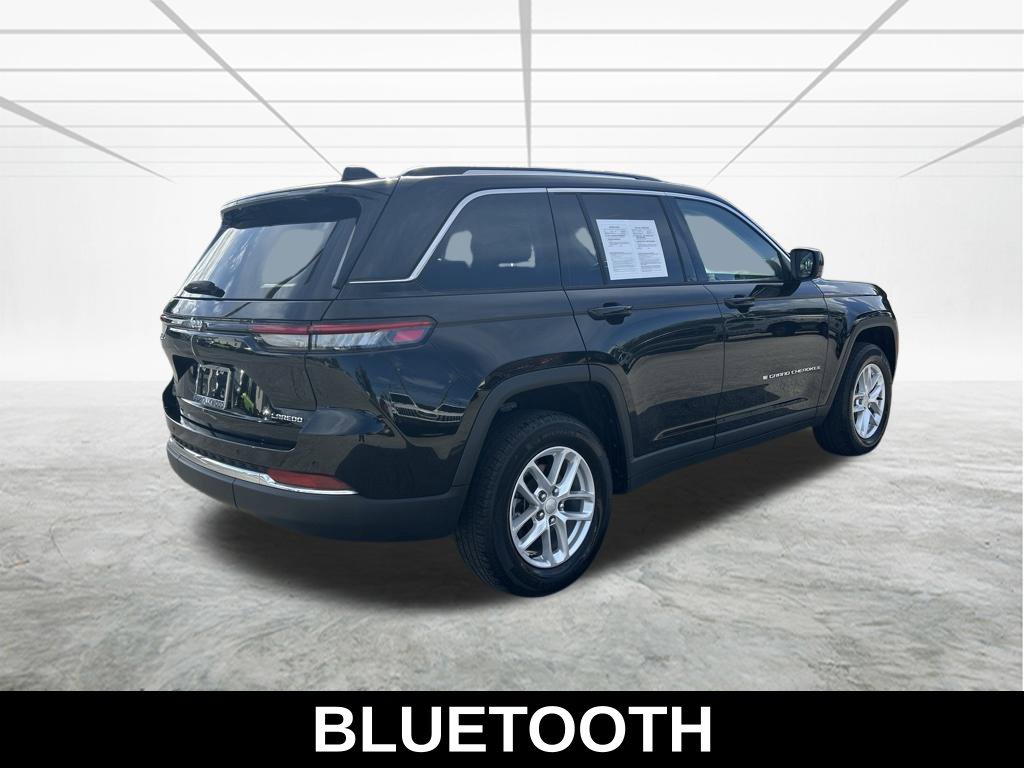 Used 2023 Jeep Grand Cherokee Laredo w/ Luxury Tech Group I RWD image 5